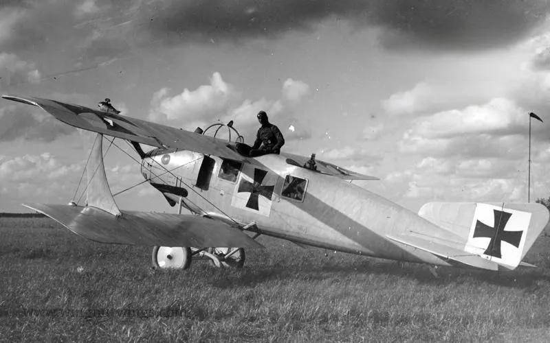 央视曝光!歼-35A改用内置登机梯,和F-35的一模一样?