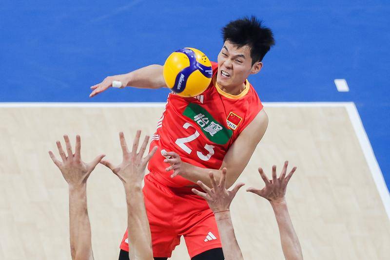 遭小组赛两连败基本出局！世锦赛-中国男排0-3塞尔维亚