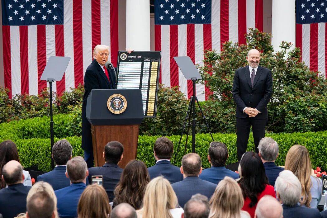 金灿荣：中美博弈天平生变！特朗普被我们“拿捏”了