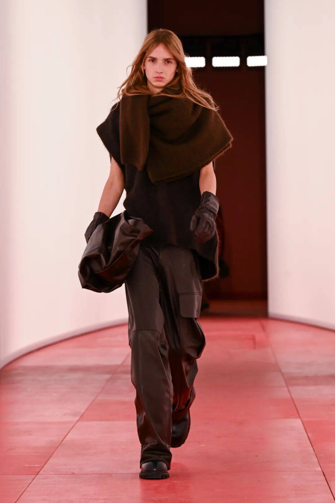 阔别七年重返T台的H&amp;M，终于暴露野心了