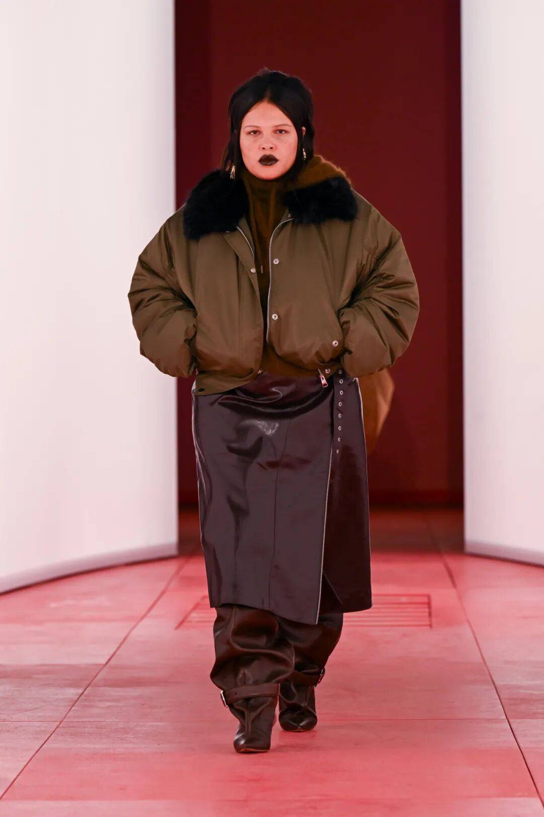 阔别七年重返T台的H&amp;M，终于暴露野心了