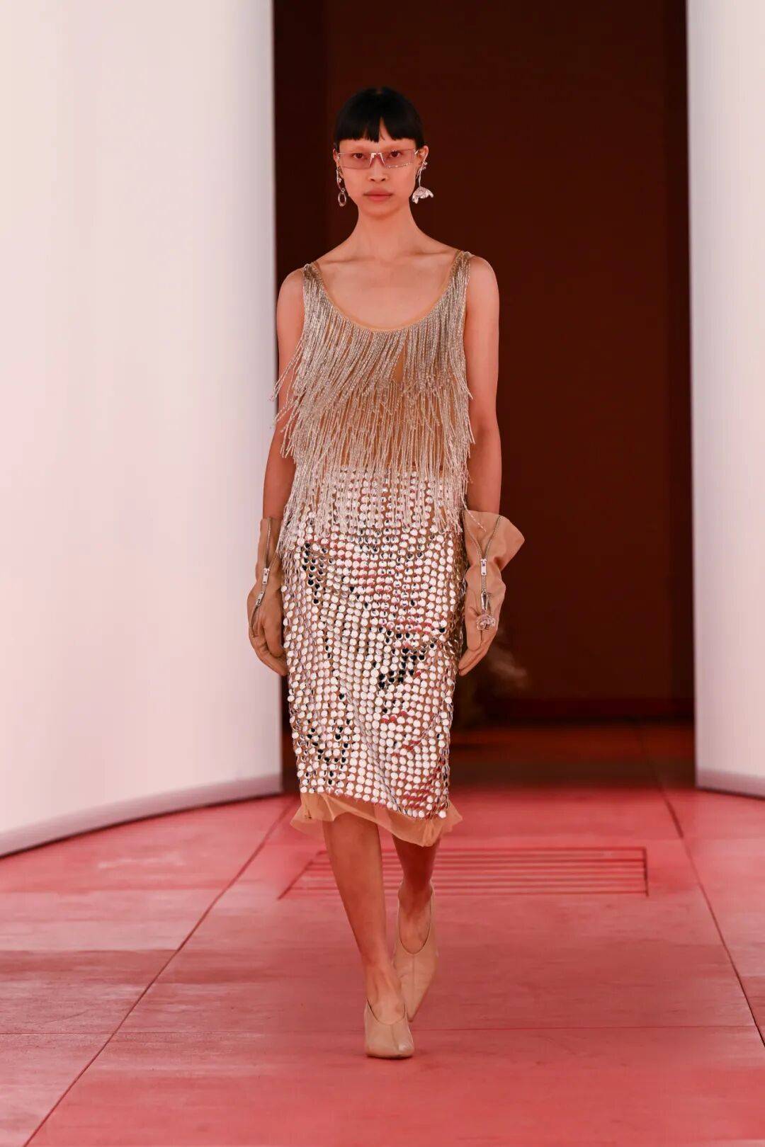 阔别七年重返T台的H&amp;M，终于暴露野心了