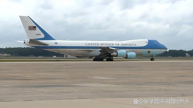 特朗普万万不会想到，他冒着生命危险访英，斯塔默还给了他一巴掌