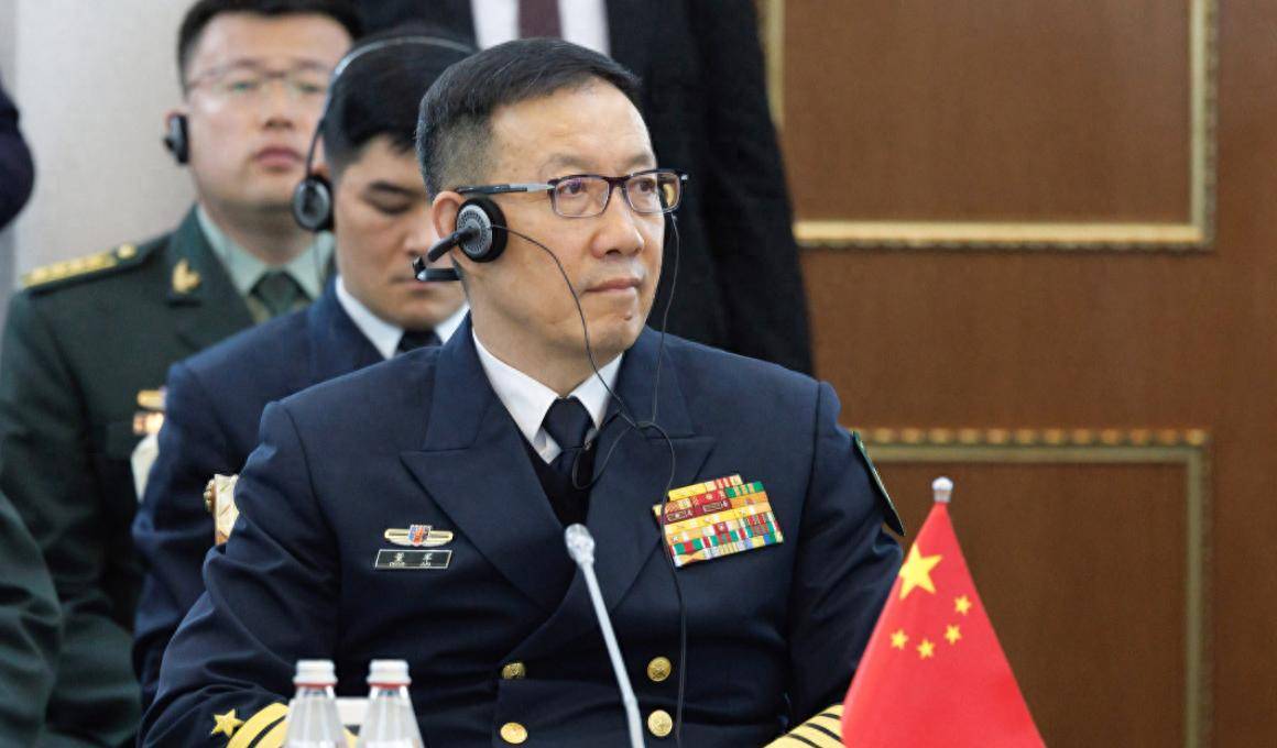 福建舰公布电磁弹射当天，美国代表团在北京，收到解放军一句忠告，值得美方认真领会